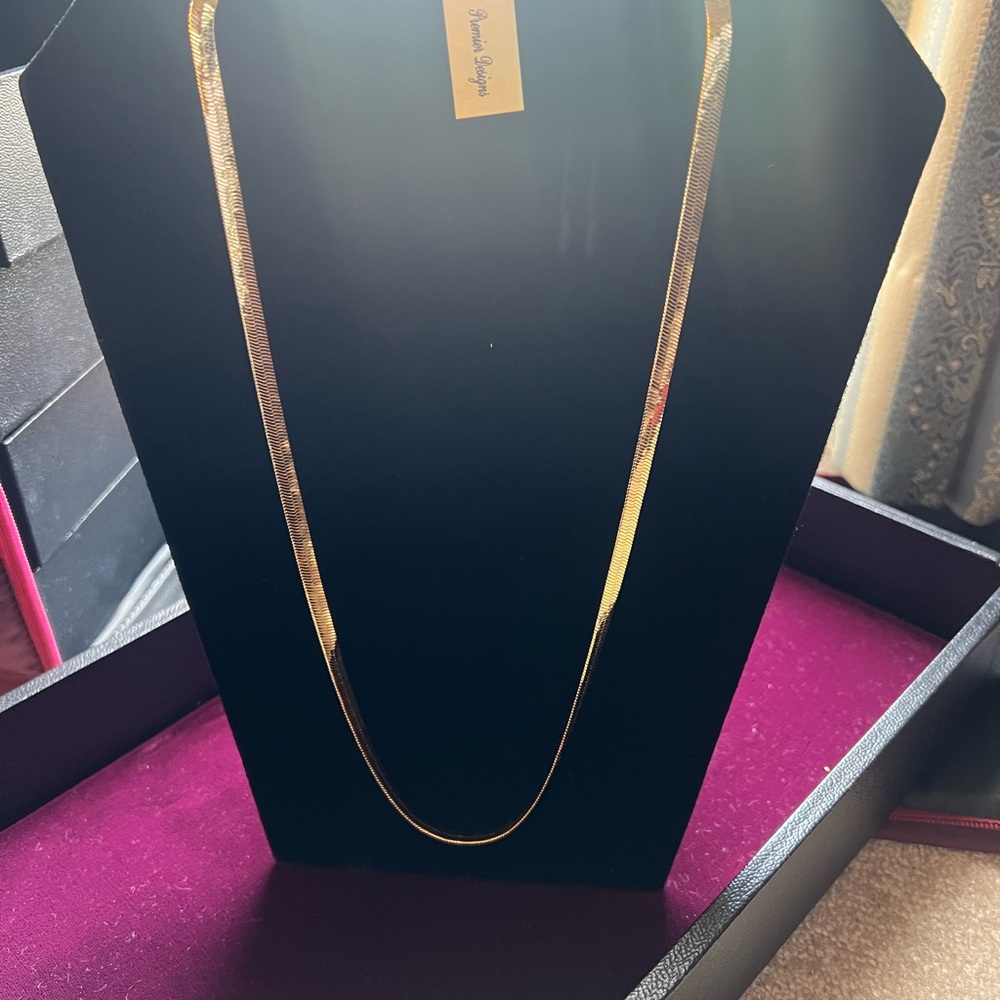Elegant Gold Necklace Herringbone Premier Designs 24”